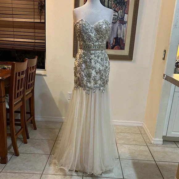 tony bowls beaded dress Ivory Gold Bead Embroidered Floral Dress - Midi Dresses